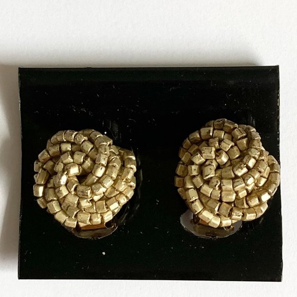 Vintage Gold Beaded Clip On Earrings Bead Cluster 70s Taiwan Hand Knotted - Picture 4 of 10